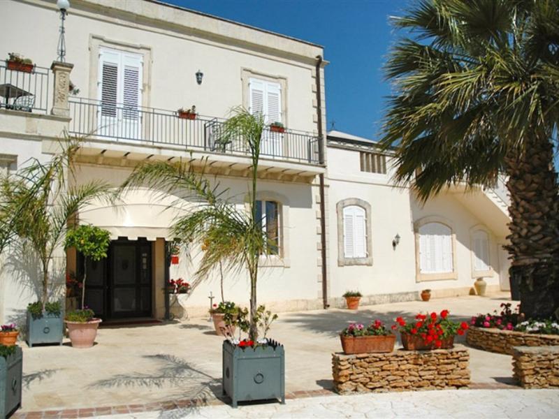 Charme Hotel Villa Principe Fitalia Фануза Экстерьер фото